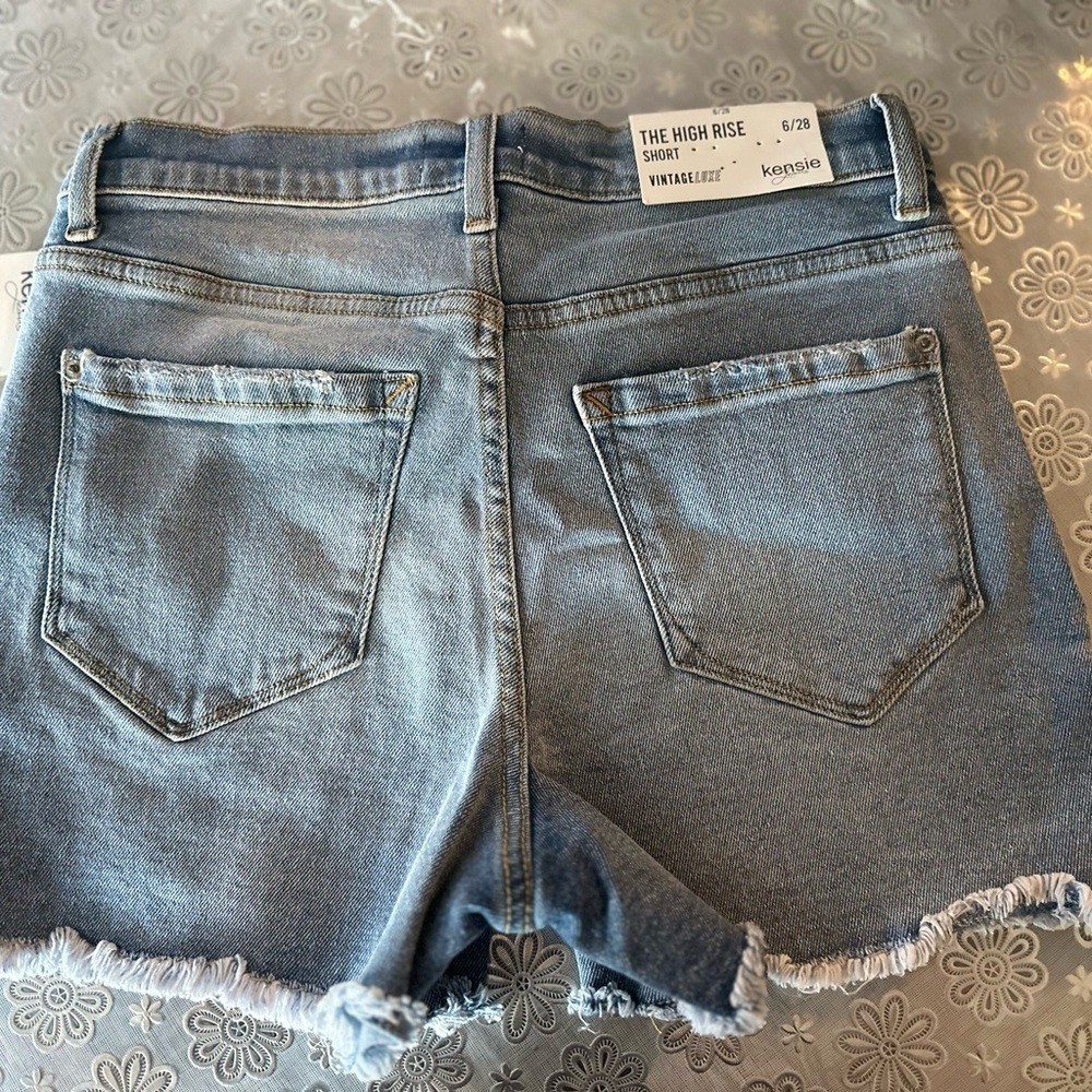 ✨‎ Kensie High Rise Distressed Denim Shorts Vintage Luxe Frayed Hem 6/28 NWT ✨ - Picture 5 of 9